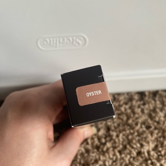 Anastasia Beverly Hills - Liquid Glow in Oyster - Picture 4 of 6